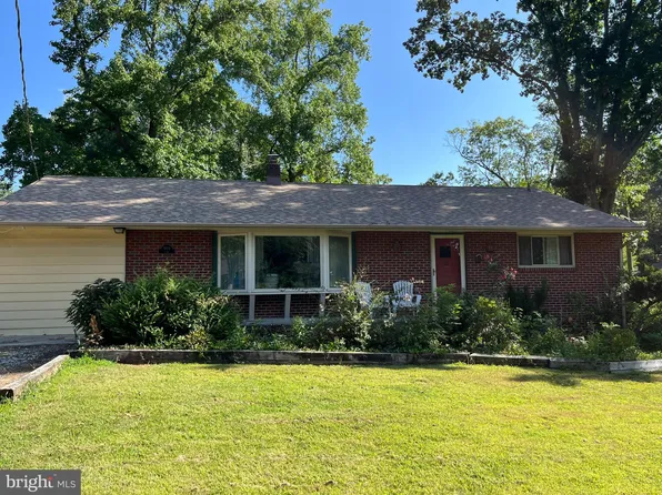 909 Cedar St, Riverton, NJ 08077