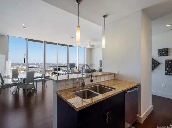 610 E Market St #2810, San Antonio, TX 78205
