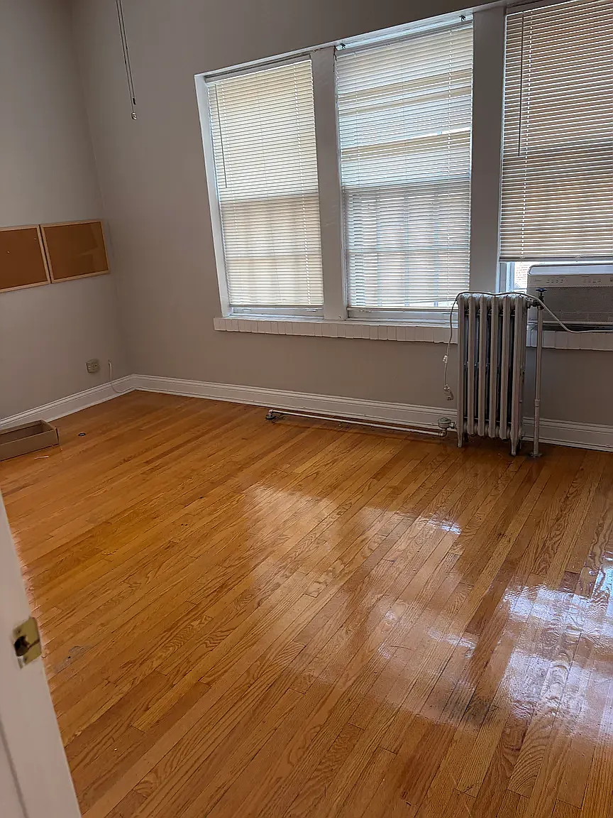3 bed, 1.5 bath, 1500 sqft, $2,500 — Photo 2