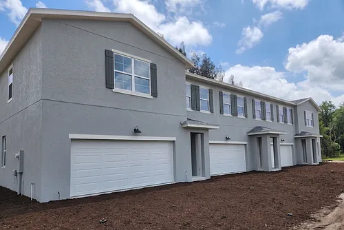 294 NE Triplet Dr Photo 1