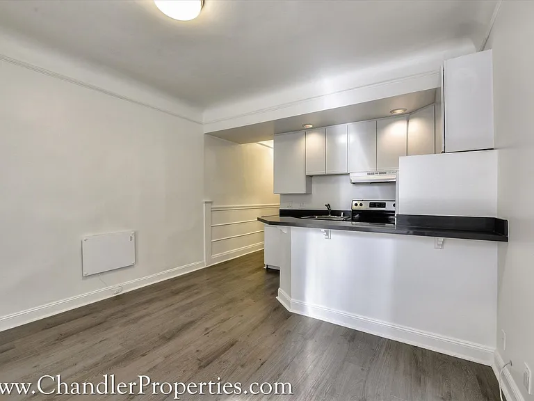 2429 Vallejo St — Photo 2