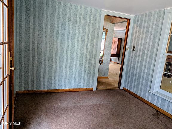 5th image of 205 W Curtis St