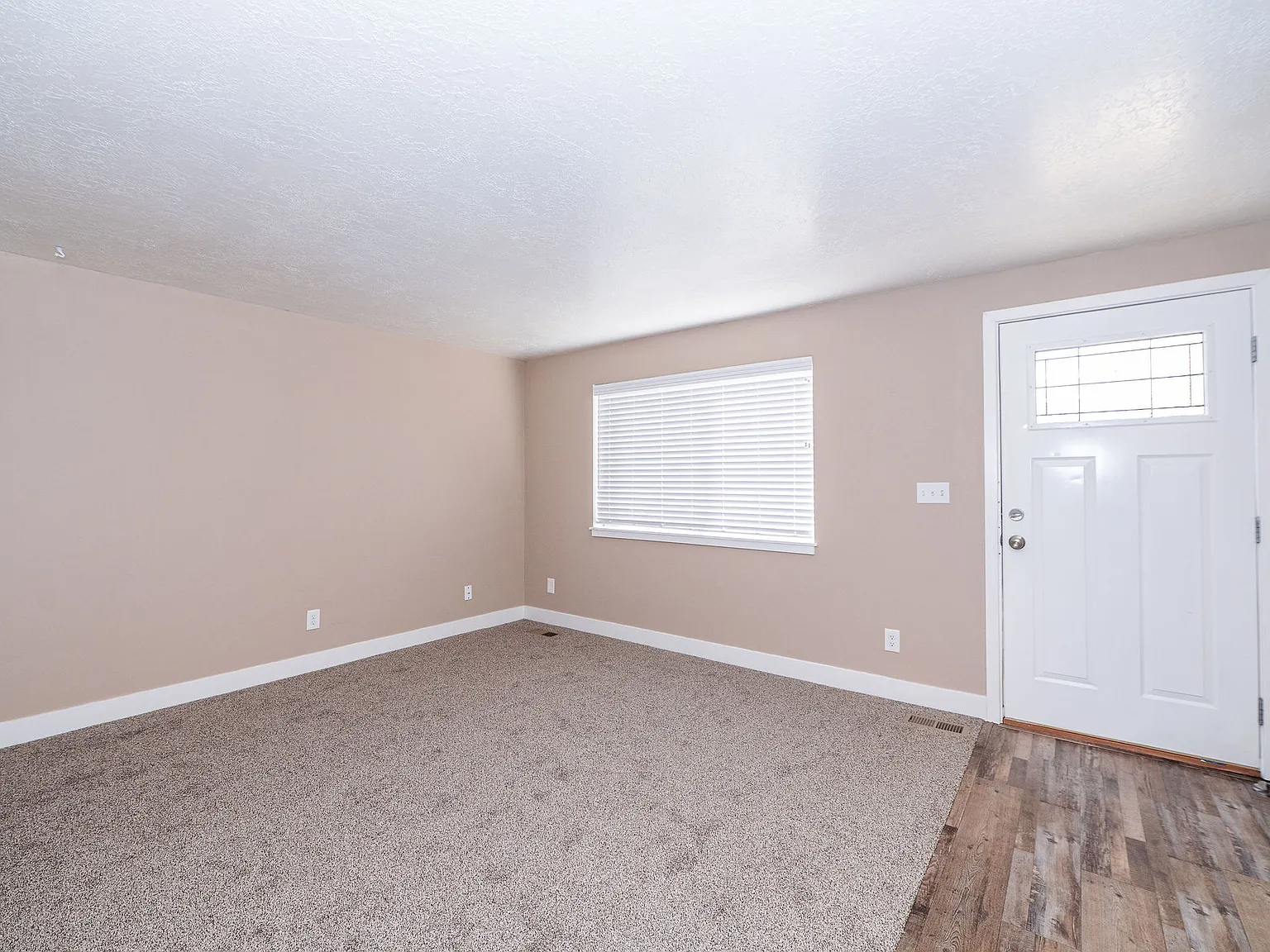 3 bed, 2.5 bath, 1800 sqft, $1,800 — Photo 2