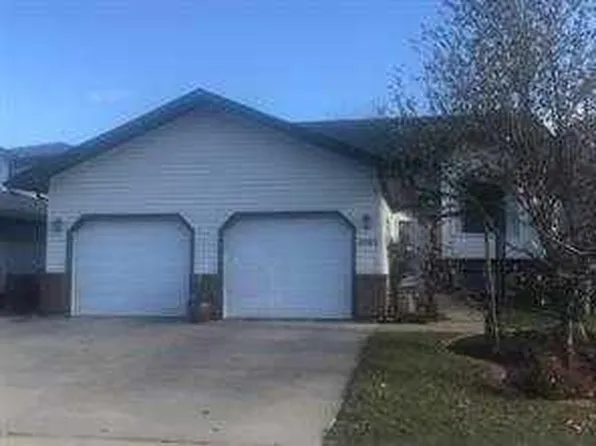 6905 W 93rd St, Grande Prairie, AB T8V 6T4