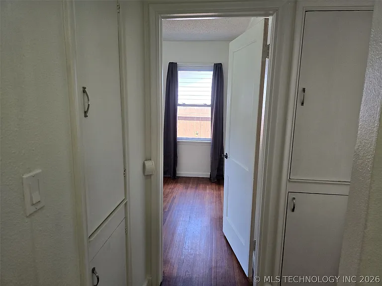 237 E 45th Pl — Photo 9