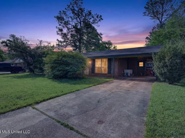 2702 E Angela Cir, Gulfport, MS 39503