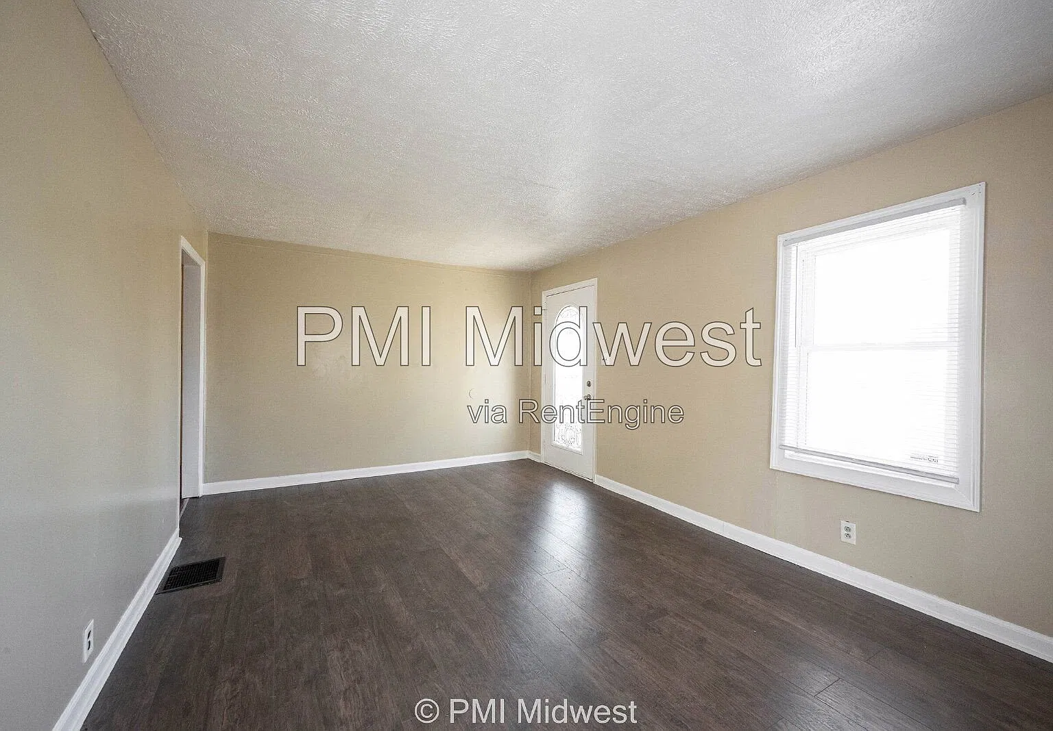 3 bed, 1.0 bath, 1440 sqft, $1,350 — Photo 4