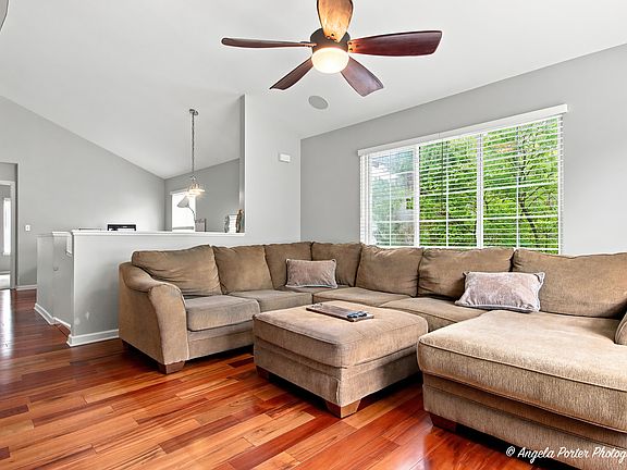 4th image of 649 S Parkside Dr