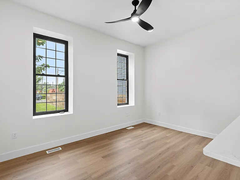 3418 Michigan Ave — Photo 6