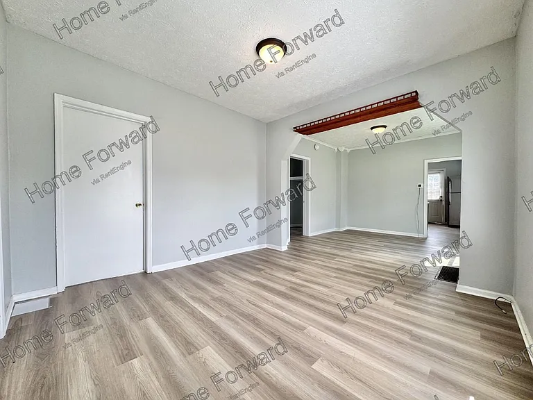 90 E Walnut St — Photo 4
