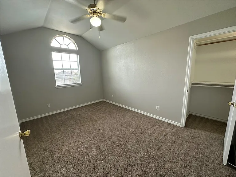 2112 Westwood Dr — Photo 14