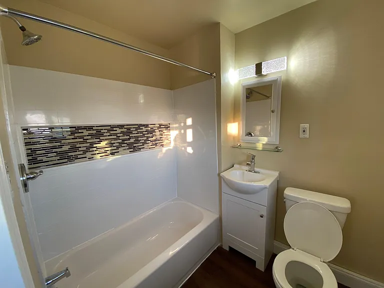 1520 W Champlost St #3F — Photo 7