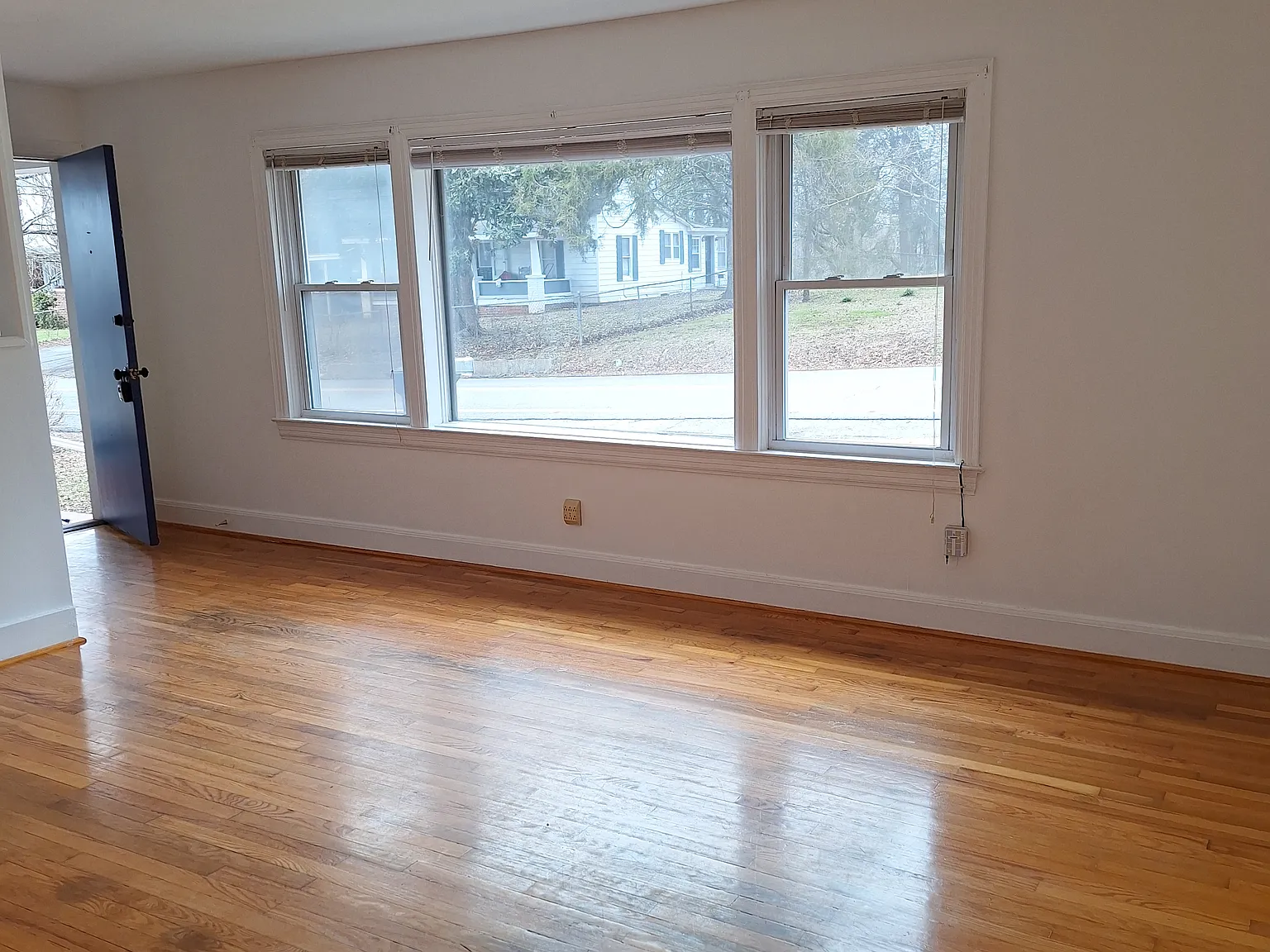 3 bed, 1019 sqft, $1,500 — Photo 2