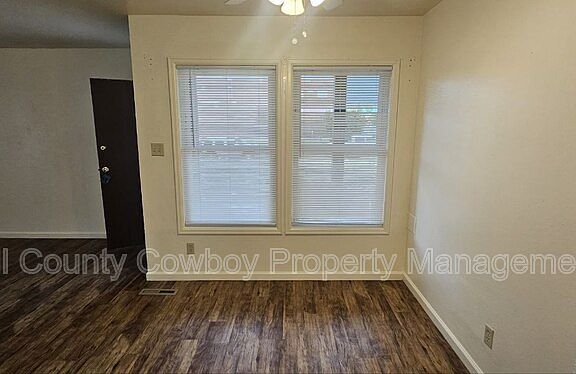 5th image of 126 S Cribbon Ave