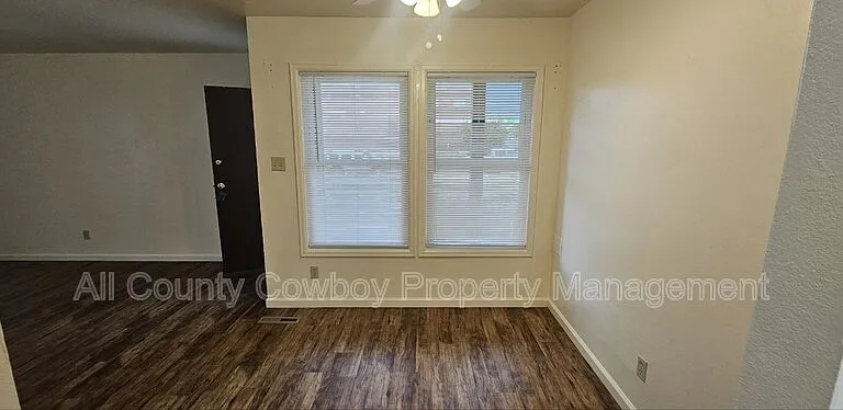 126 S Cribbon Ave — Photo 5