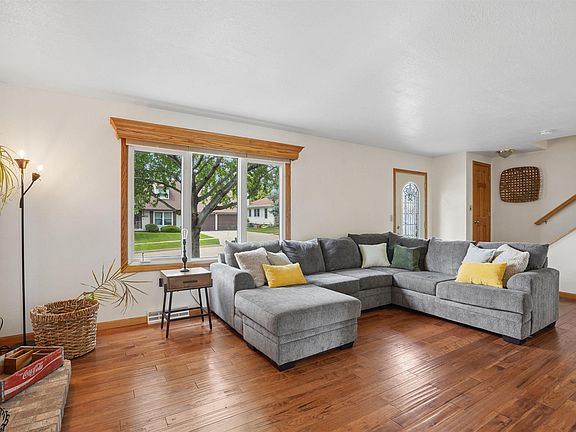 3rd image of 430 Balboa Ave