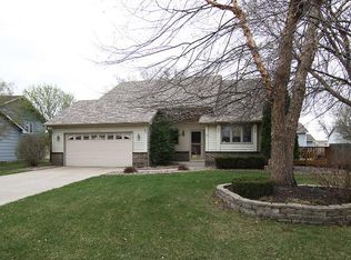 928 Jefferson Ln, Eagan, MN 55123