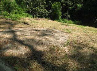 Hickory Rd, Charleston, WV 25314