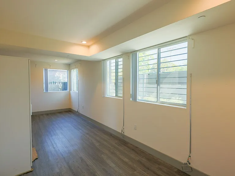 1208 W 25th St — Photo 32