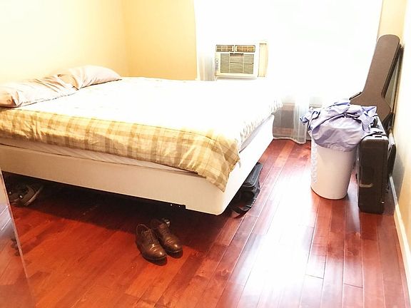 4th image of 2579 35th St #2