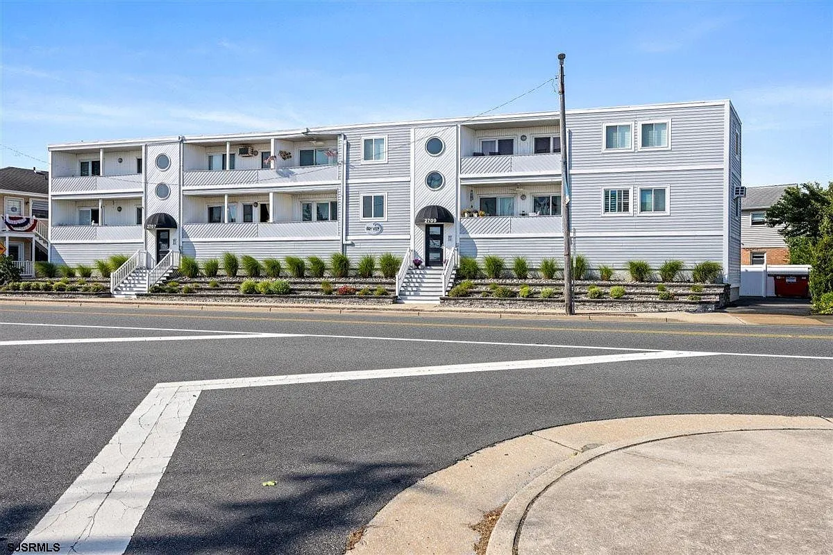 2 bed, 1.0 bath, $2,500 — Photo 1