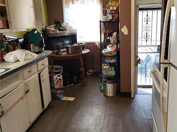 2nd image of 3885 E 143rd St