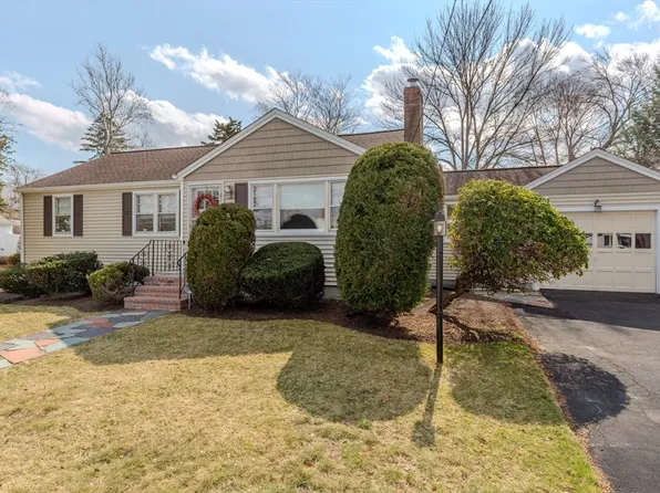 15 Day Cir, Woburn, MA 01801