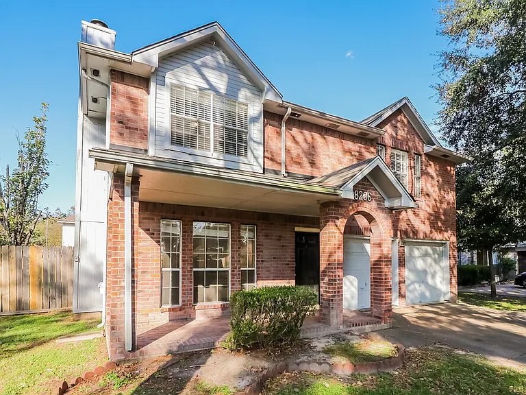 8206 Holmwood Dr — Photo 4