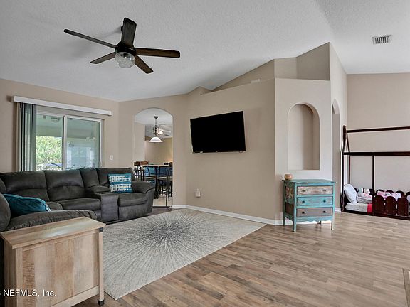 5th image of 20 BRESSLER Lane
