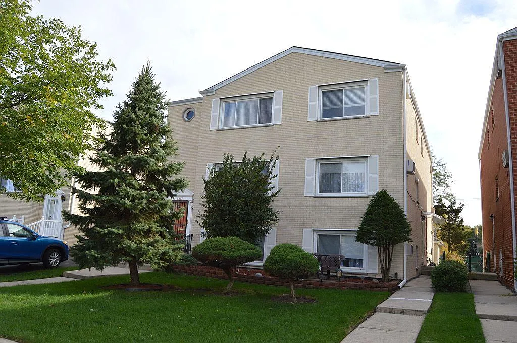 3 bed, 1.5 bath, 1600 sqft, $2,450 — Photo 1