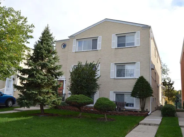 8447 W Oak Ave, Niles, IL 60714