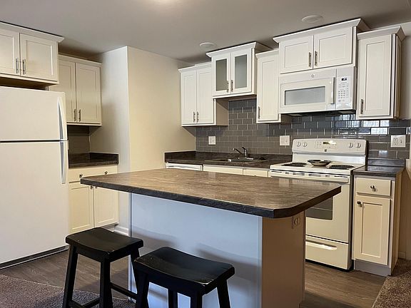 3rd image of 206-321 Bogue St #206