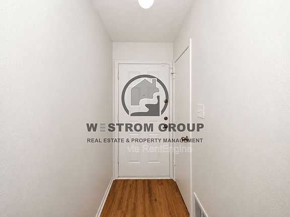 4th image of 3501 Wentworth Dr
