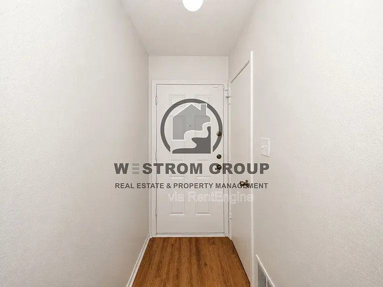 3501 Wentworth Dr — Photo 4