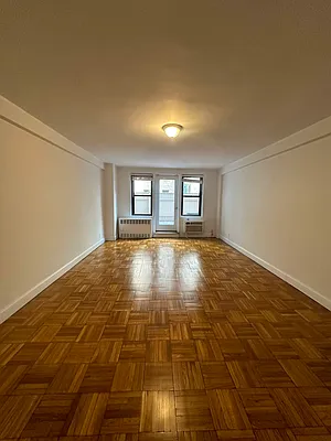 Rented by AZ REALTY NYC LLC | media 21