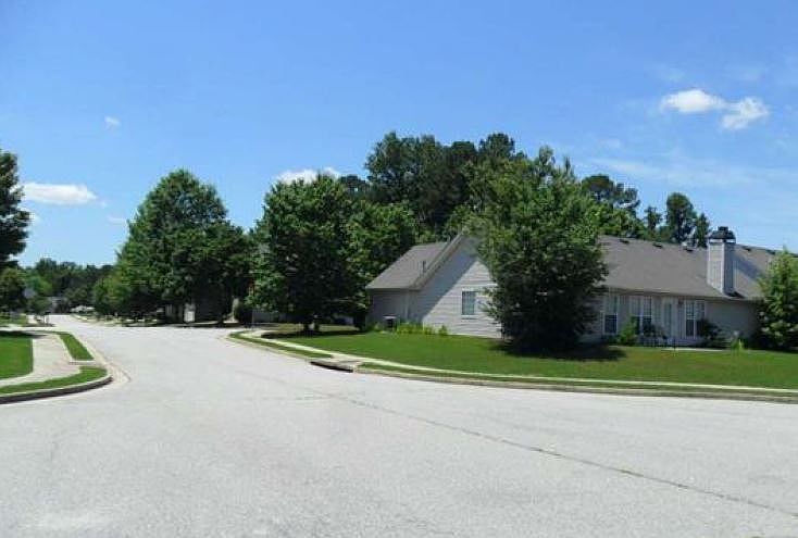 2nd image of 102 N Square Ln