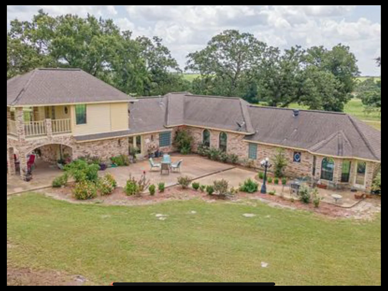 4 bed, 2452 sqft, $3,400 — Photo 4