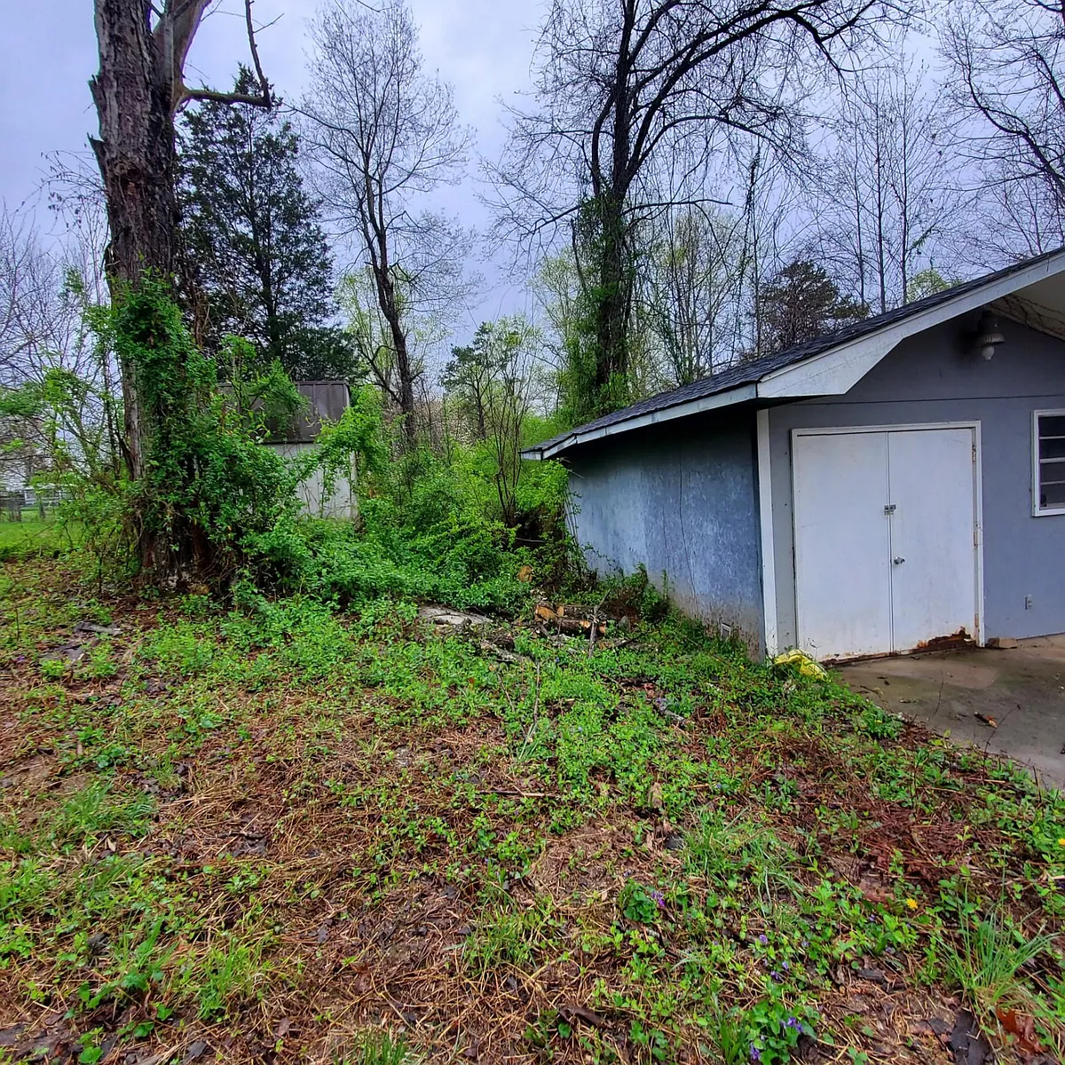 Building Photo - 4563 Cherokee Dr