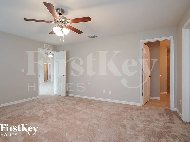 1114 SW 40th Ter — Photo 9