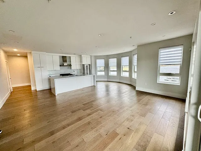 2 bed, 1398 sqft, $3,200 — Photo 2