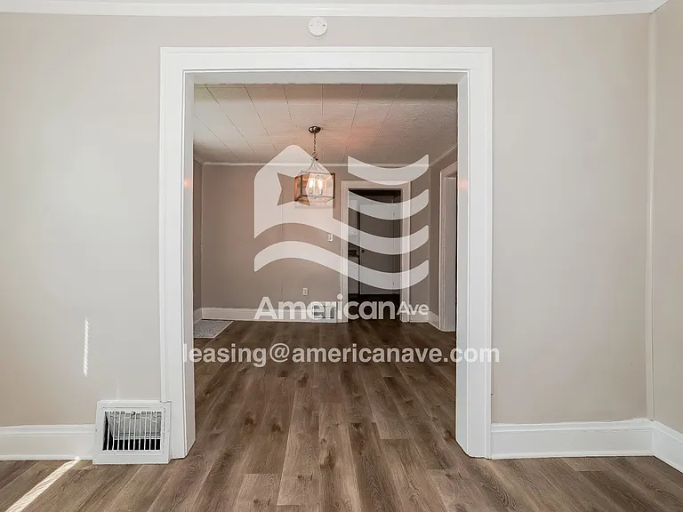 1274895_002_wm_-_living_room_13022721.jpg