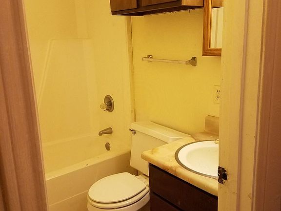 5th image of 609 Maurice St APT A