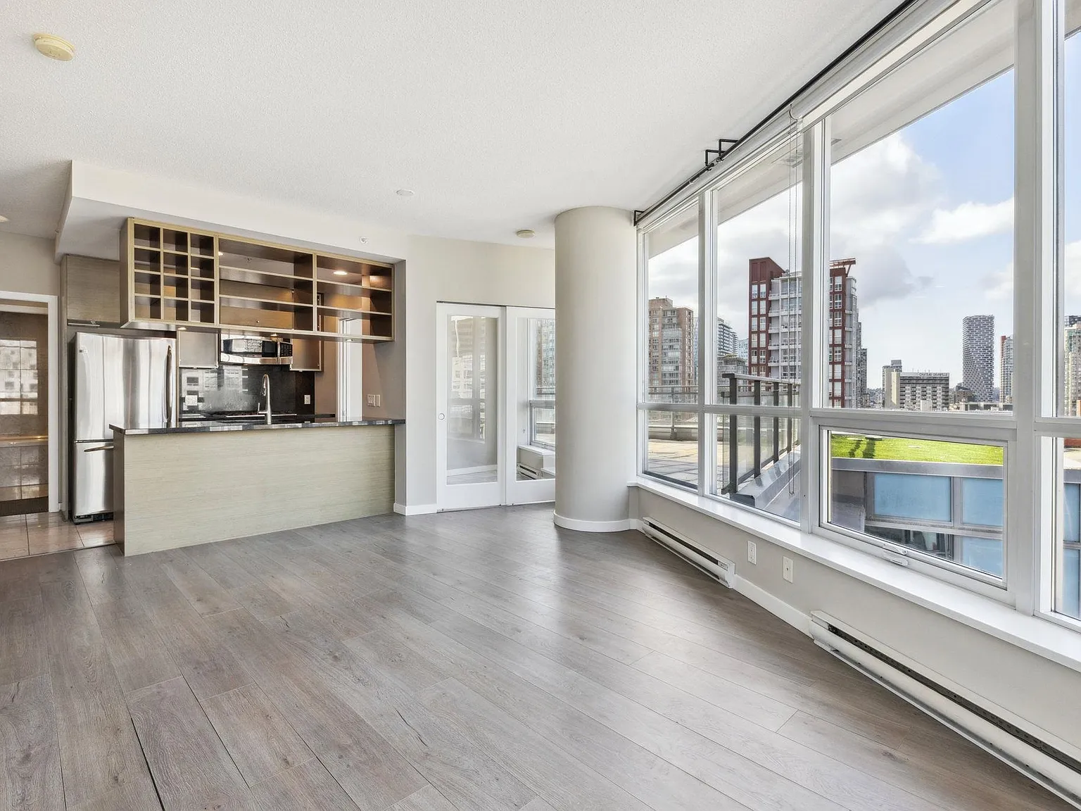 2 bed, 973 sqft, $3,750 — Photo 4