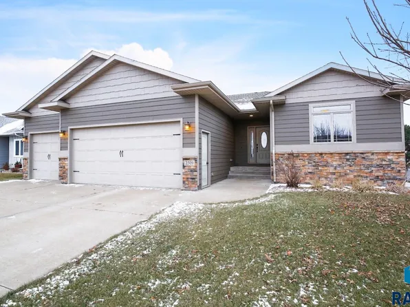 2509 E Palmer St, Brandon, SD 57005
