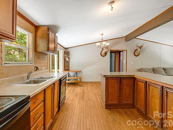 5th image of 94 Long Ridge Rd