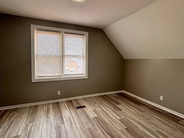 437 Vernon Ave — Photo 7