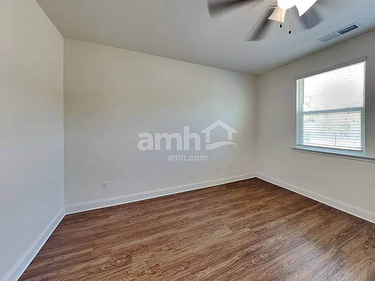 334 Elmhurst Dr — Photo 9