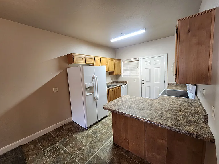 700 N Main St — Photo 14