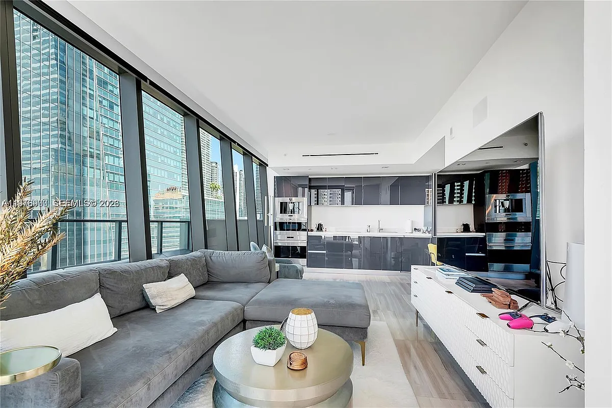 Building Photo - 1451 Brickell Ave #904