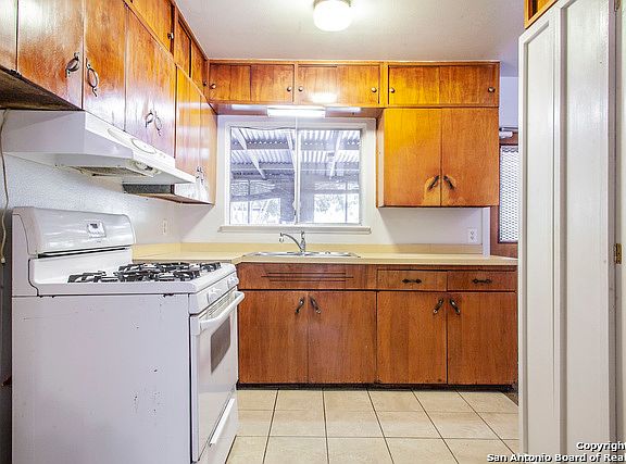 4th image of 1834 Arroya Vista Dr